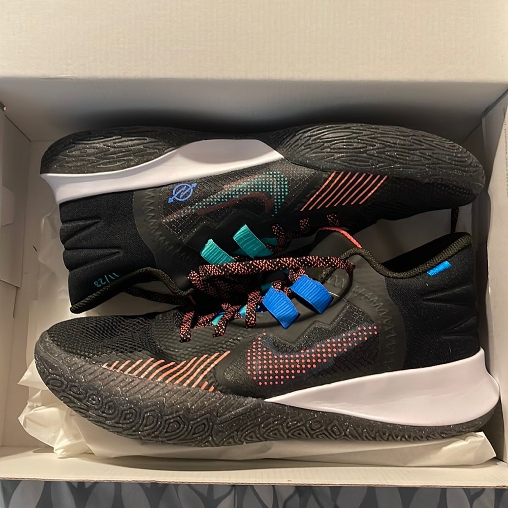COPY - Kyrie Flytrap Basketball Shoes Brand New M 9 / W 10.5